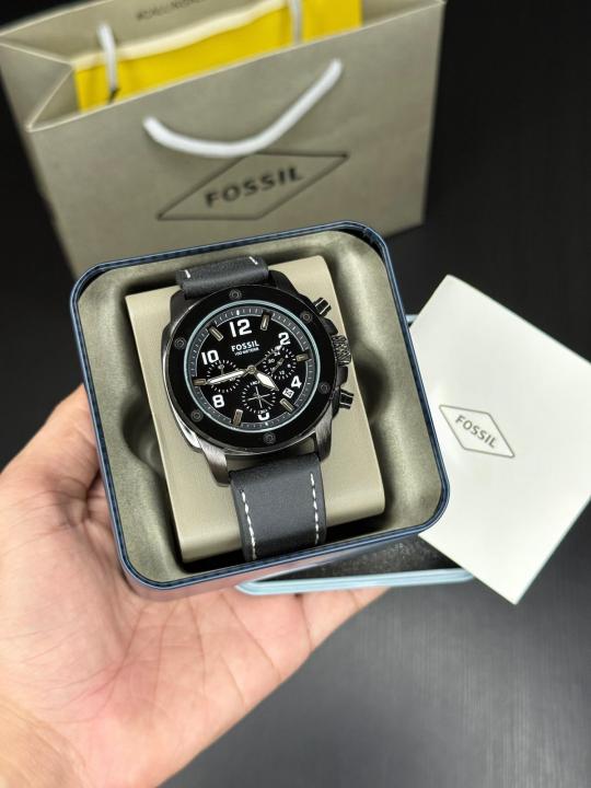 Fosil commuter leather premium watch