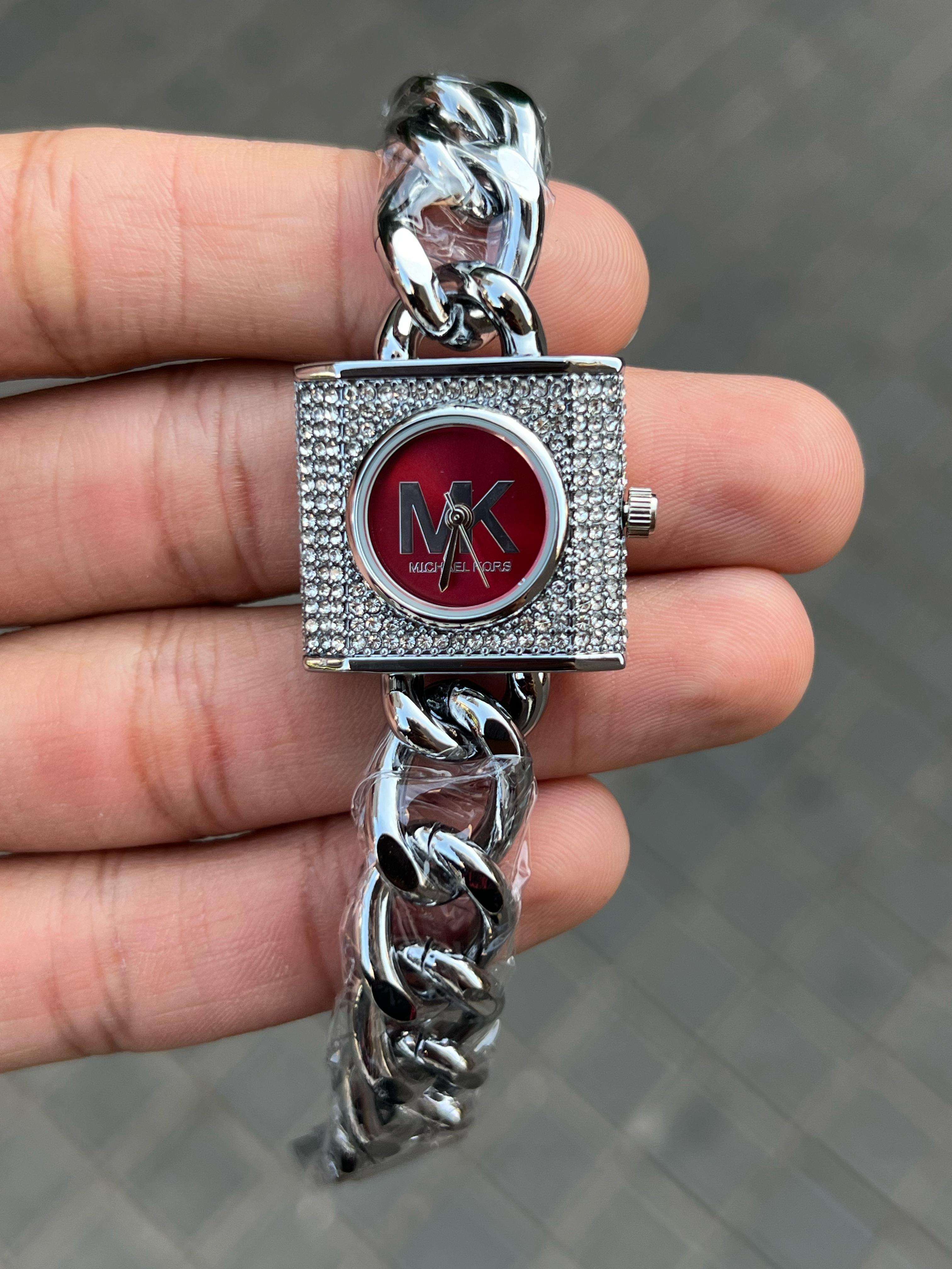 Michae_l Kors chain lock silver red