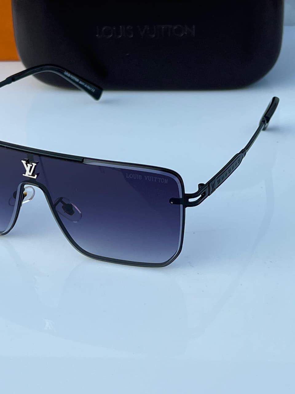 Lou_is vuitto_n 0500